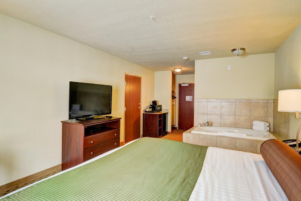 Cobblestone Hotel & Suites - Punxsutawney מראה חיצוני תמונה