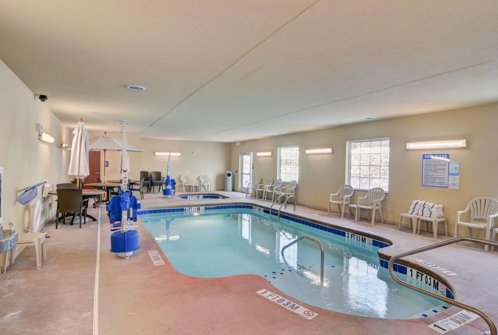 Cobblestone Hotel & Suites - Punxsutawney מראה חיצוני תמונה